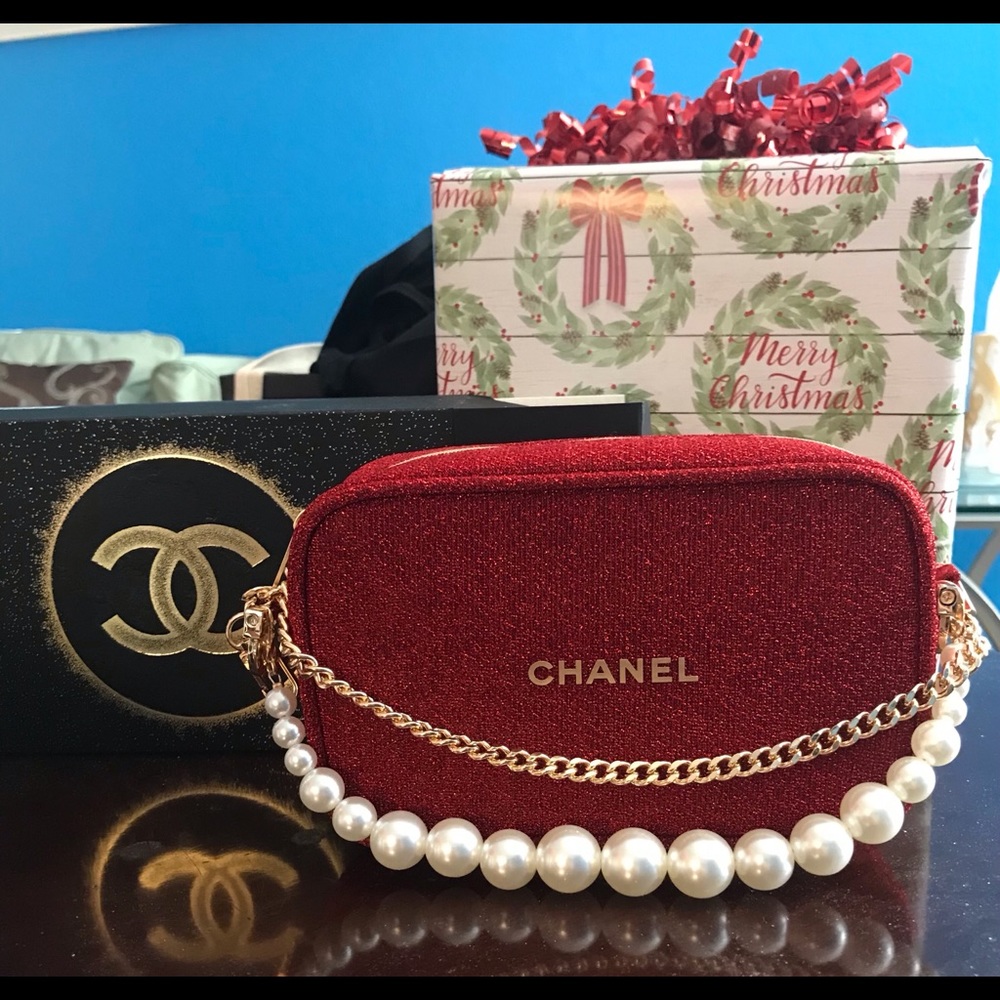 Chanel Holiday Good to Glow beauty makeup set
